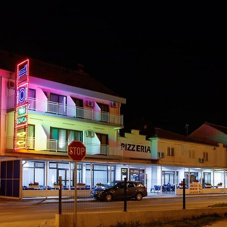 Motel "Tri Lovca" Knin Exterior photo